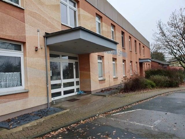 © Blonder Engel - Krankenhaus Springe