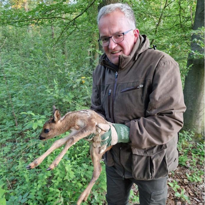 2023-06-05 Rehkitzrettung Oliver Brandt Oliver Brandt bei der Rehkitzrettung vor der Mahd im Juni 2023;