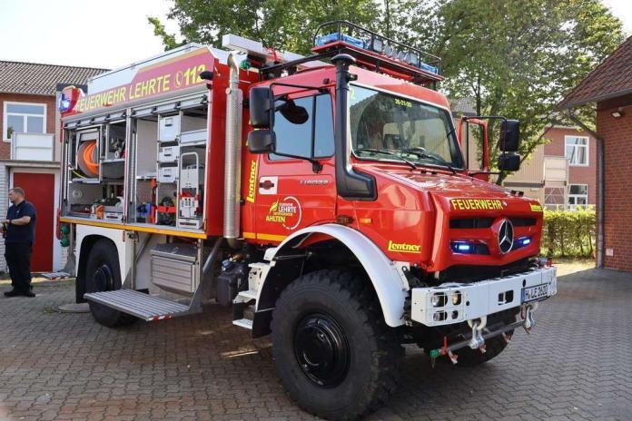 ©M. Gross -Ortsfeuerwehr Ahlten erhält neues Fahrzeug